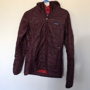 Outdoor hooded puffer jacket.